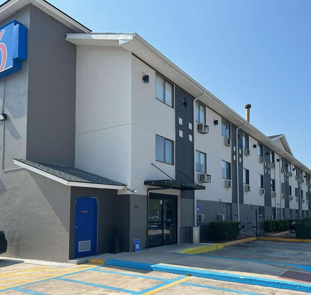 Motel 6 - Newest - Ultra Sparkling Approved - Chiropractor Approved Beds - New Elevator - Robotic Massages - New 2023 Amenities - New Rooms - New Flat Screen Tvs - All American Staff - Walk To Longhorn Steakhouse And Ruby Tuesday - Book Today And Sav Кингсленд Екстериор снимка